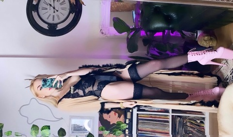 Header of footytwoshoesx
