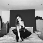 nixi1998 (Nicole) OnlyFans Leaks 

 profile picture